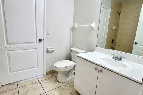 Condo in Doral, Florida, 2 bedrooms  № 2038483