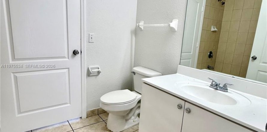 Condo in Doral, Florida, 2 bedrooms  № 2038483