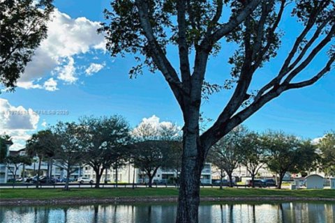 Condo in Doral, Florida, 2 bedrooms  № 2038483 - photo 5