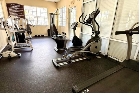Condo in Doral, Florida, 2 bedrooms  № 2038483 - photo 9