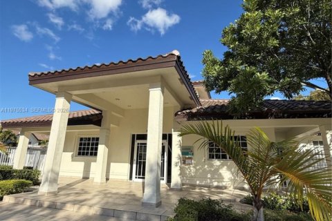 Condo in Doral, Florida, 2 bedrooms  № 2038483 - photo 6