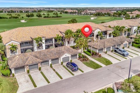 Condo in Bradenton, Florida, 2 bedrooms in LAKEWOOD NATIONAL  № 1778412 - photo 2