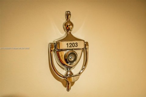 Купить кондоминиум в Санни-Айлс-Бич, Флорида 3 спальни, 134.43м2, № 1839560 - фото 16