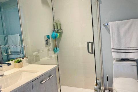 Condominio en alquiler en Miami, Florida, 2 dormitorios, 104.14 m2 № 2024773 - foto 13