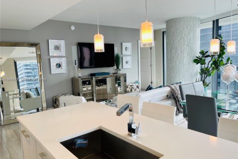 Condominio en alquiler en Miami, Florida, 2 dormitorios, 104.14 m2 № 2024773 - foto 3