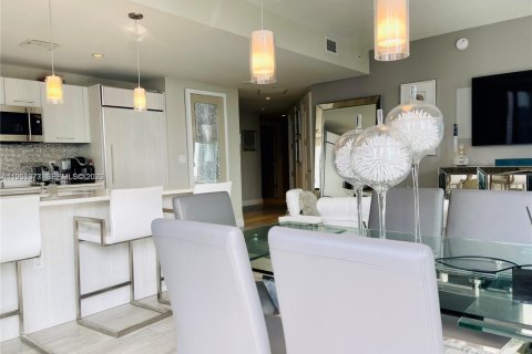 Condominio en alquiler en Miami, Florida, 2 dormitorios, 104.14 m2 № 2024773 - foto 4