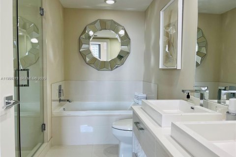 Condominio en alquiler en Miami, Florida, 2 dormitorios, 104.14 m2 № 2024773 - foto 10