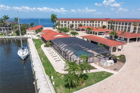 Copropriété à vendre à Punta Gorda, Floride: 2 chambres, 146.88 m2 № 2150347 - photo 6