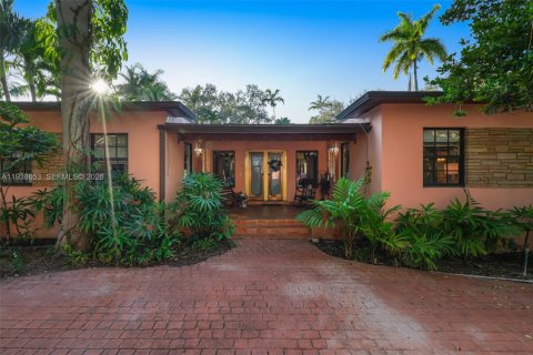 Купить виллу или дом в Майами, Флорида 5 спален, 258.36м2, № 1996331 - фото 2