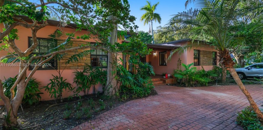 Дом в Майами, Флорида 5 спален, 258.36м2 № 1996331