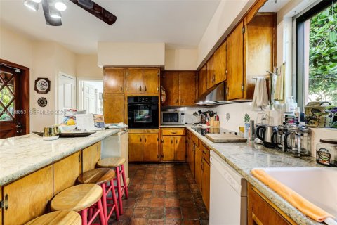 Купить виллу или дом в Майами, Флорида 5 спален, 258.36м2, № 1996331 - фото 10