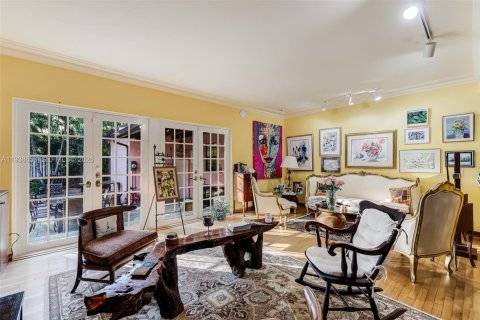 Купить виллу или дом в Майами, Флорида 5 спален, 258.36м2, № 1996331 - фото 7