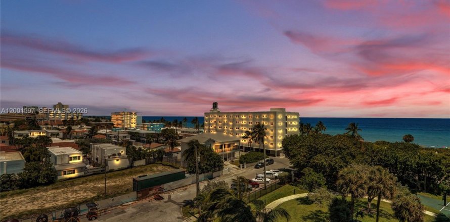 Condo in Hollywood, Florida, 2 bedrooms  № 2240543