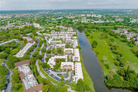 Снять в аренду кондоминиум в Лодерхилл, Флорида 2 спальни, 99.41м2, № 1834131 - фото 8