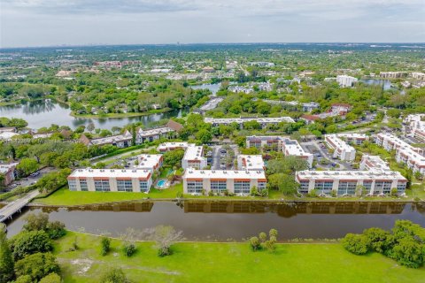 Снять в аренду кондоминиум в Лодерхилл, Флорида 2 спальни, 99.41м2, № 1834131 - фото 10