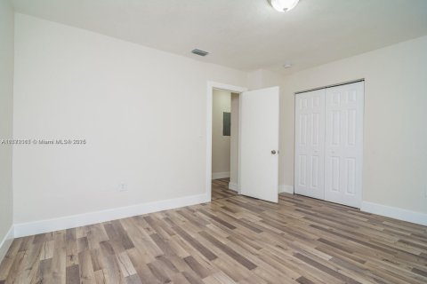House in Hollywood, Florida 2 bedrooms, 85.93 sq.m. № 1863287 - photo 14