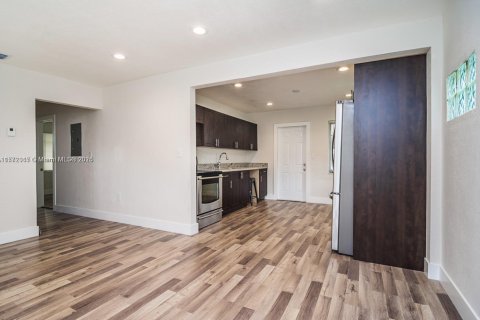 House in Hollywood, Florida 2 bedrooms, 85.93 sq.m. № 1863287 - photo 9