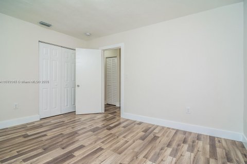 House in Hollywood, Florida 2 bedrooms, 85.93 sq.m. № 1863287 - photo 10