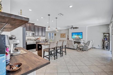 House in Riverview, Florida 5 bedrooms, 330.45 sq.m. № 2222700 - photo 4