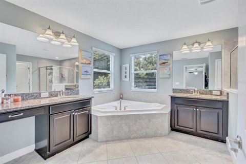 House in Riverview, Florida 5 bedrooms, 330.45 sq.m. № 2222700 - photo 15