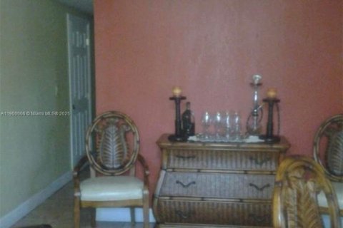Commercial property in Miami, Florida 2 bedrooms, 140.93 sq.m. № 1952527 - photo 3