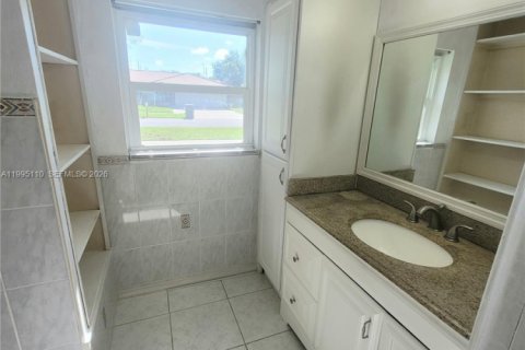 House in Boca Raton, Florida 5 bedrooms, 157.66 sq.m. № 2058939 - photo 15