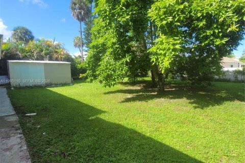 House in Boca Raton, Florida 5 bedrooms, 157.66 sq.m. № 2058939 - photo 6