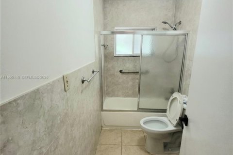 House in Boca Raton, Florida 5 bedrooms, 157.66 sq.m. № 2058939 - photo 17