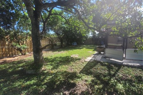 House in Boca Raton, Florida 5 bedrooms, 157.66 sq.m. № 2058939 - photo 30