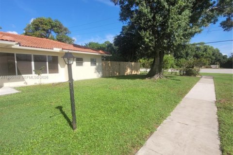 House in Boca Raton, Florida 5 bedrooms, 157.66 sq.m. № 2058939 - photo 5