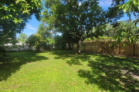 House in Boca Raton, Florida 5 bedrooms, 157.66 sq.m. № 2058939 - photo 29