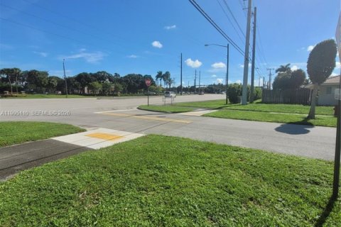 House in Boca Raton, Florida 5 bedrooms, 157.66 sq.m. № 2058939 - photo 3