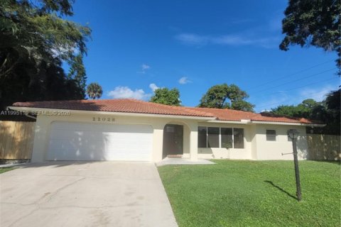 House in Boca Raton, Florida 5 bedrooms, 157.66 sq.m. № 2058939