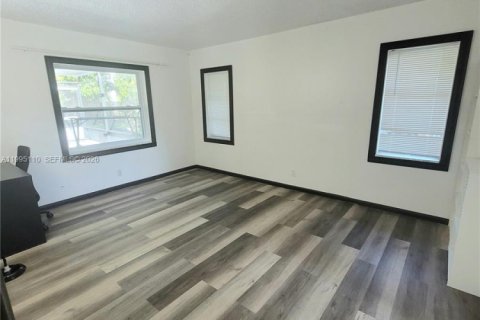 House in Boca Raton, Florida 5 bedrooms, 157.66 sq.m. № 2058939 - photo 12