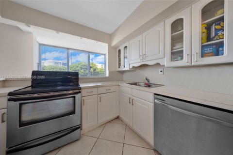 Condo in Sunny Isles Beach, Florida, 1 bedroom № 2252240 - photo 9