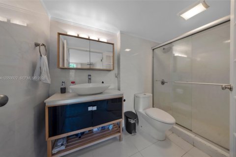Condo in Sunny Isles Beach, Florida, 1 bedroom № 2252240 - photo 11
