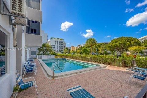 Condo in Sunny Isles Beach, Florida, 1 bedroom № 2252240 - photo 18