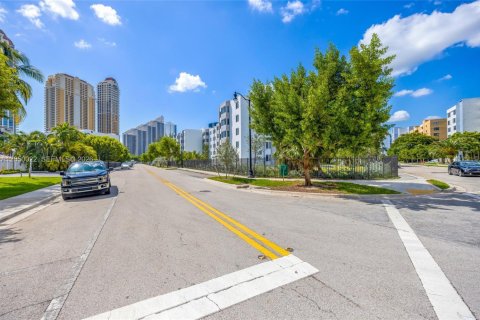 Condo in Sunny Isles Beach, Florida, 1 bedroom № 2252240 - photo 23