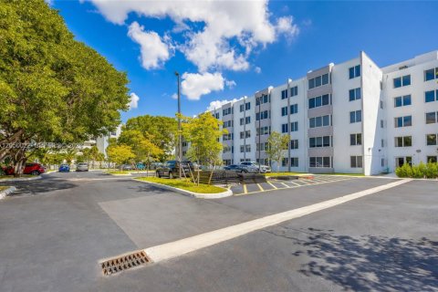 Condo in Sunny Isles Beach, Florida, 1 bedroom № 2252240 - photo 20