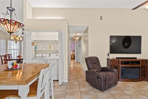 House in Orlando, Florida 4 bedrooms, 156.08 sq.m. № 1750534 - photo 25