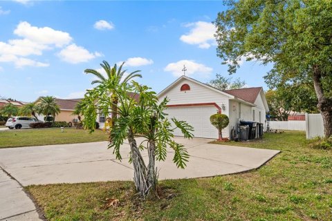 House in Orlando, Florida 4 bedrooms, 156.08 sq.m. № 1750534 - photo 4