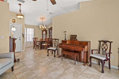 House in Orlando, Florida 4 bedrooms, 156.08 sq.m. № 1750534 - photo 14