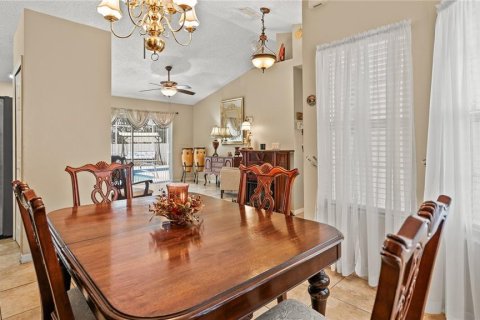 House in Orlando, Florida 4 bedrooms, 156.08 sq.m. № 1750534 - photo 17