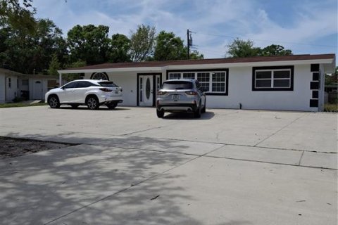 Propiedad comercial en alquiler en Saint Petersburg, Florida № 1782268 - foto 2