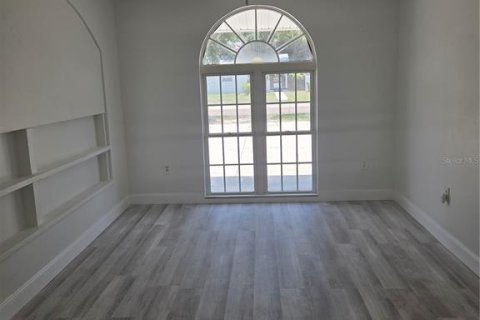 Propiedad comercial en alquiler en Saint Petersburg, Florida № 1782268 - foto 11