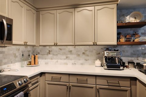 Condo in Tampa, Florida, 2 bedrooms  № 1877119 - photo 11