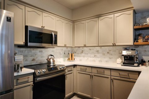 Condo in Tampa, Florida, 2 bedrooms  № 1877119 - photo 13