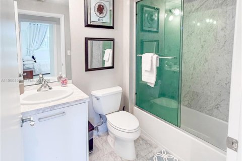 Снять в аренду квартиру в Майами, Флорида 2 спальни, 98.29м2, № 2020353 - фото 14