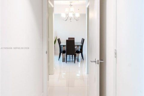 Снять в аренду квартиру в Майами, Флорида 2 спальни, 98.29м2, № 2020353 - фото 10