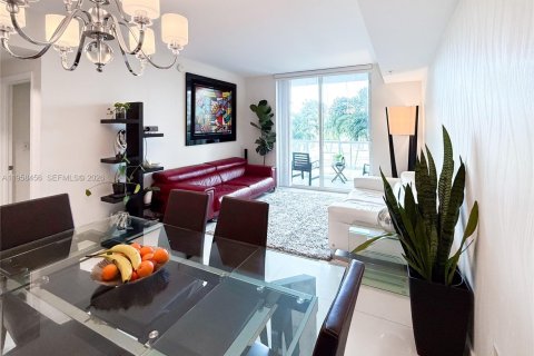 Снять в аренду квартиру в Майами, Флорида 2 спальни, 98.29м2, № 2020353 - фото 3